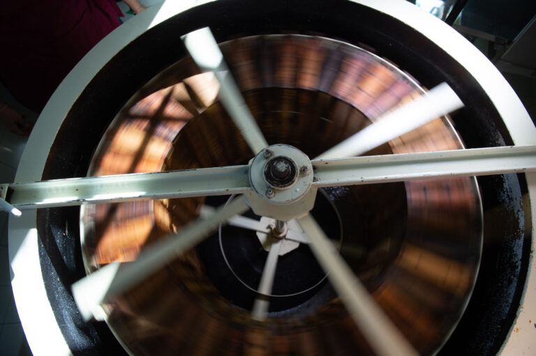 Extraction de miel par centrifugation.